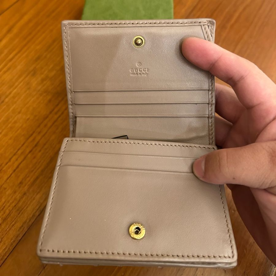 GUCCI 藕粉MARMONT釦式短夾-6