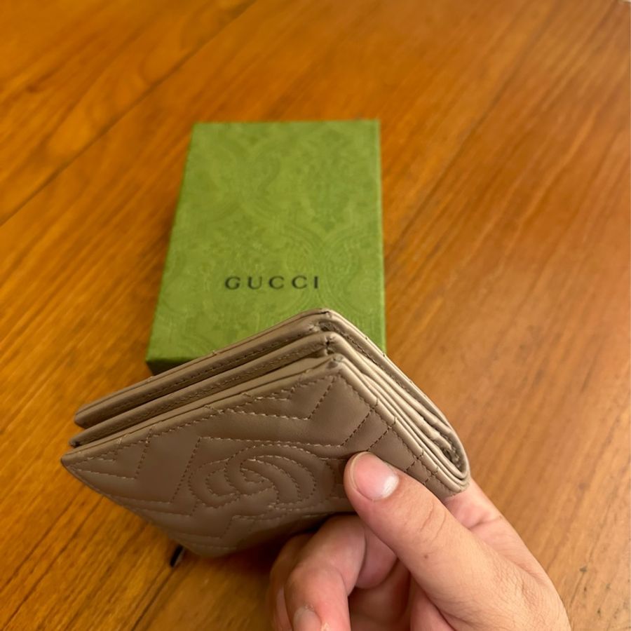 GUCCI 藕粉MARMONT釦式短夾-11