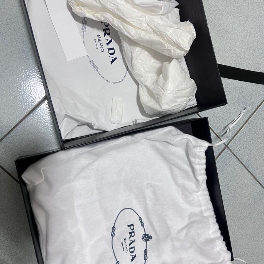 PRADA Arqué 皮革 肩背袋 腋下包 半月包-8