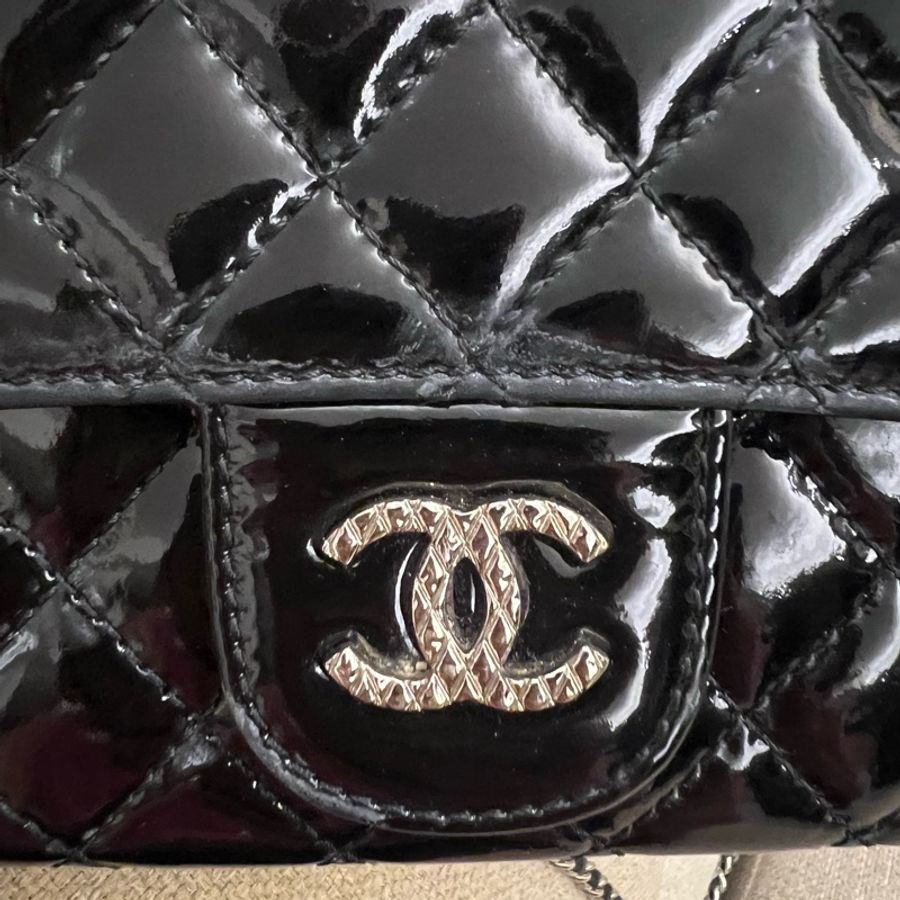 Chanel 漆皮clutch-11
