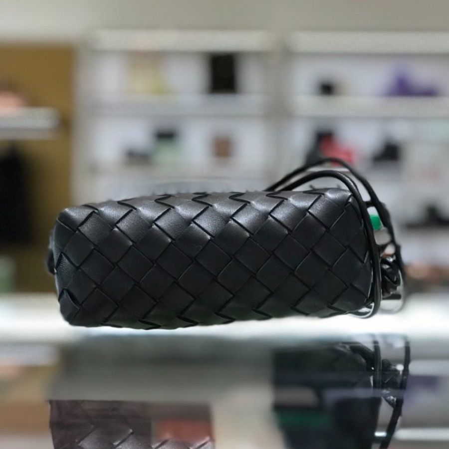 ▍當季新品 ▍Bottega Veneta 723547 迷你 Loop 相機包 黑色-11