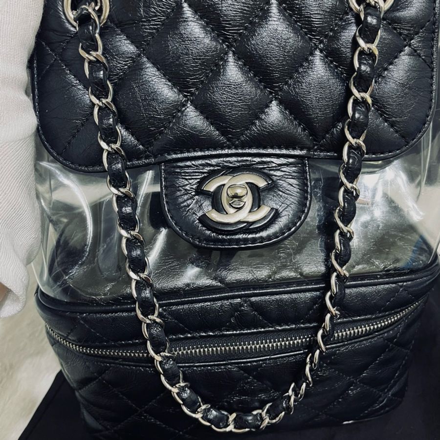 CHANEL #褶皺絎縫油蠟牛皮 PVC背包（黑銀色）-26