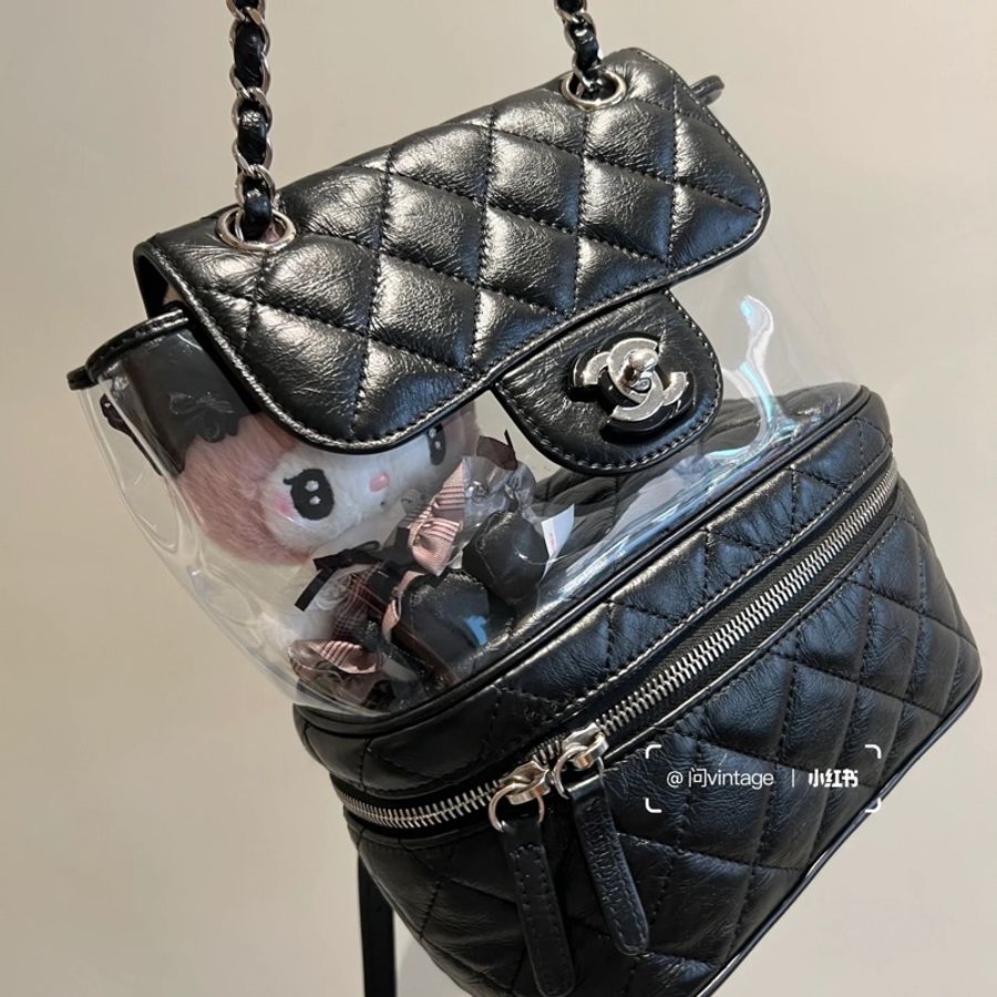 CHANEL #褶皺絎縫油蠟牛皮 PVC背包（黑銀色）-39
