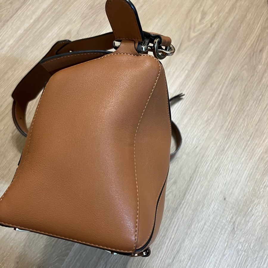 瑞奇二手精品 loewe puzzle 中號 美品 焦糖色-7