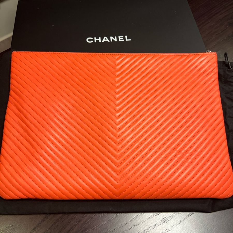 Chanel V紋手拿包 珊瑚橘羊皮-1