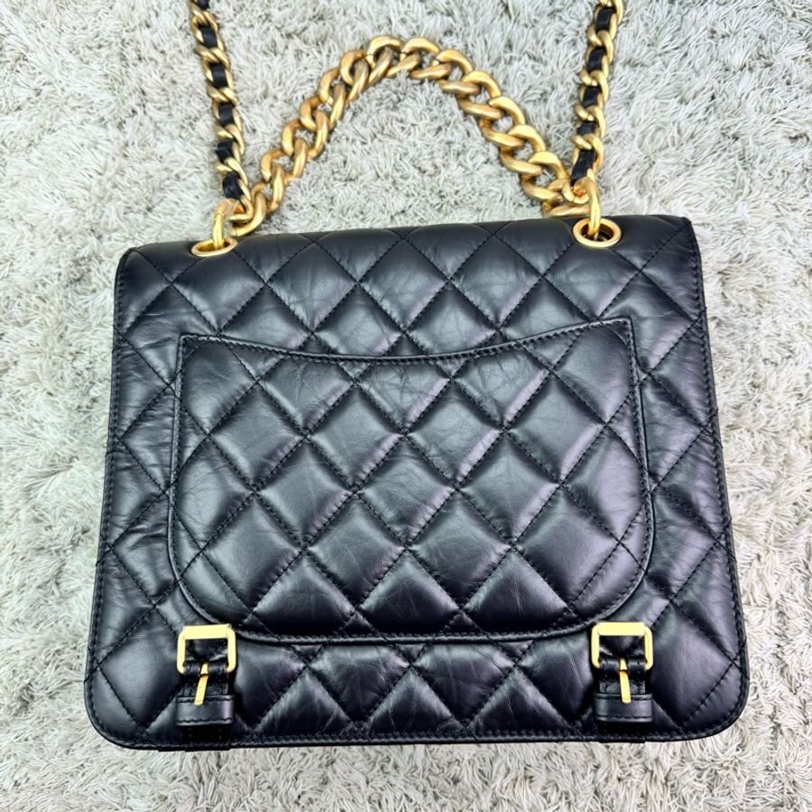 香奈兒 CHANEL 23S牛皮復古雙肩包 郵差豆腐包 黑金-6