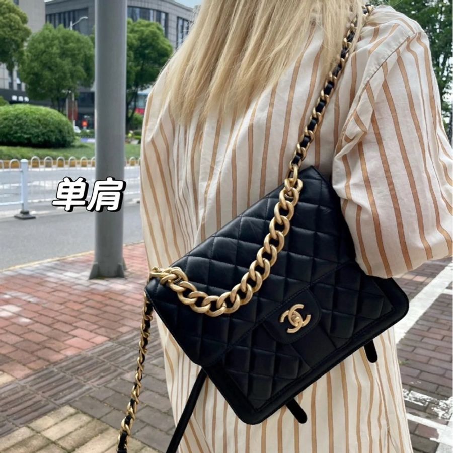 香奈兒 CHANEL 23S牛皮復古雙肩包 郵差豆腐包 黑金-34