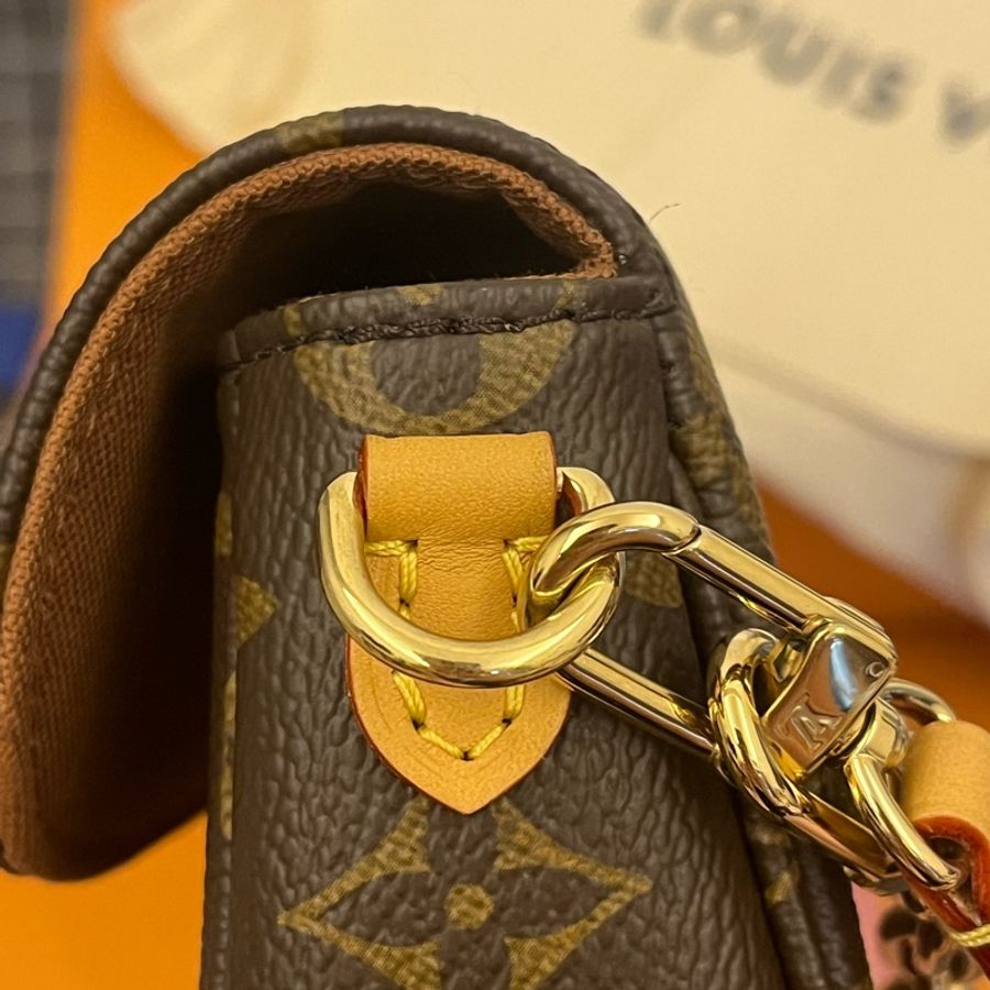 LV Wallet on Chain Ivy-1
