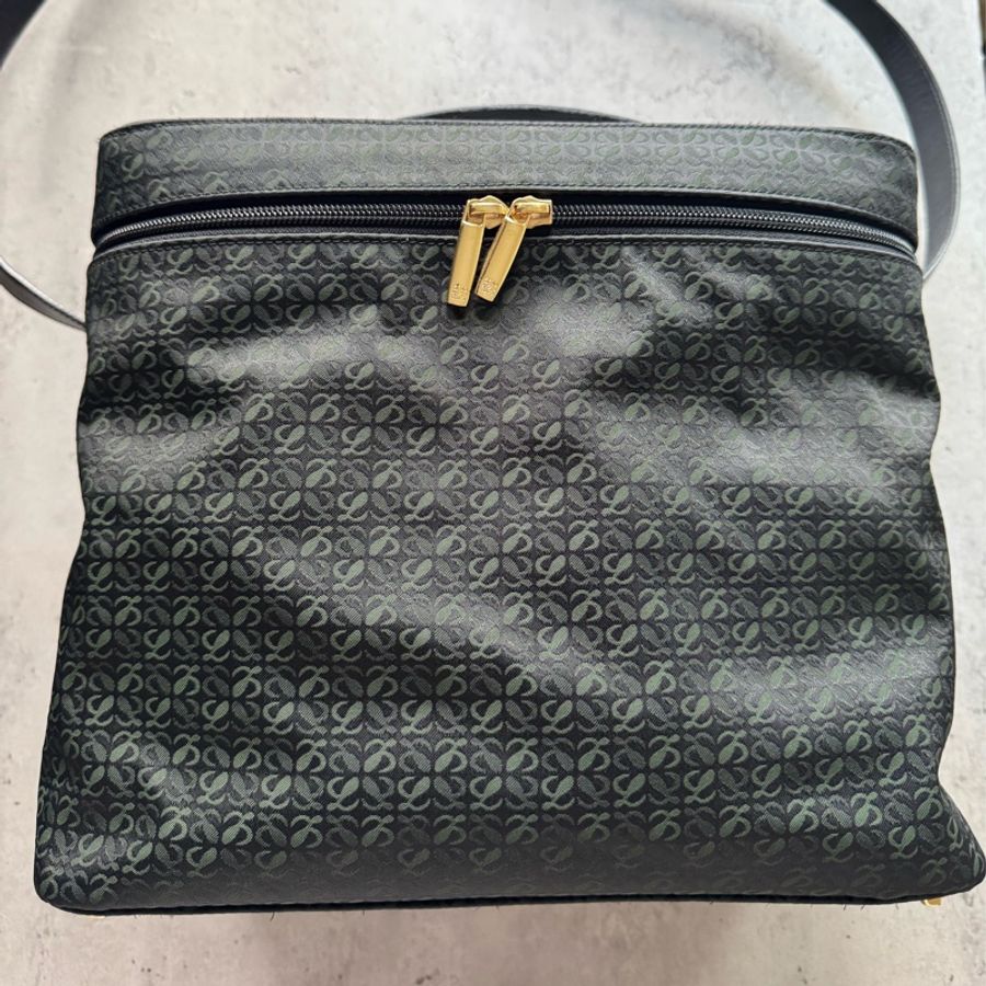 中古稀有品 Loewe 老花 黑色 墨綠色 手提化妝包 側背包 旅行包-2