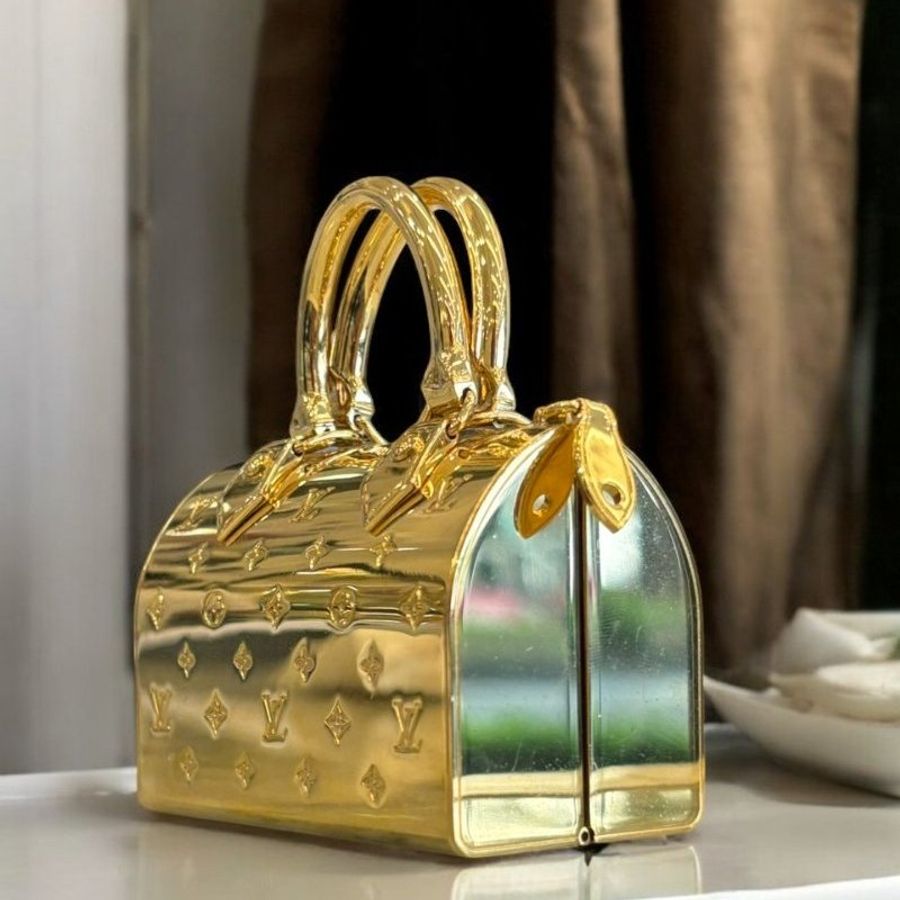LV硬殼金屬小包*展示品-1