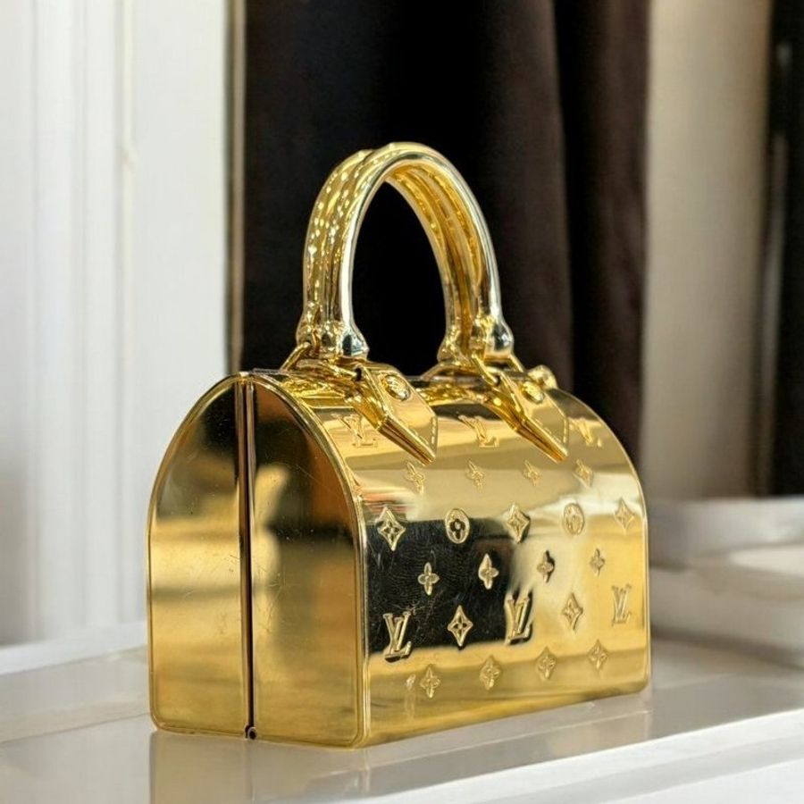 LV硬殼金屬小包*展示品-2