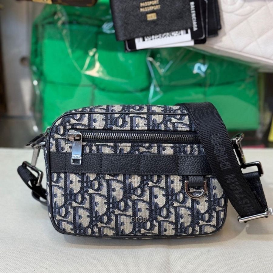 🤎CHRISTIAN DIOR 新款 深藍 LOGO 側背包 斜背包 相機包 迷你 郵差包 近全新有防塵套 專櫃買56000 割愛49800極可愛🤎-4