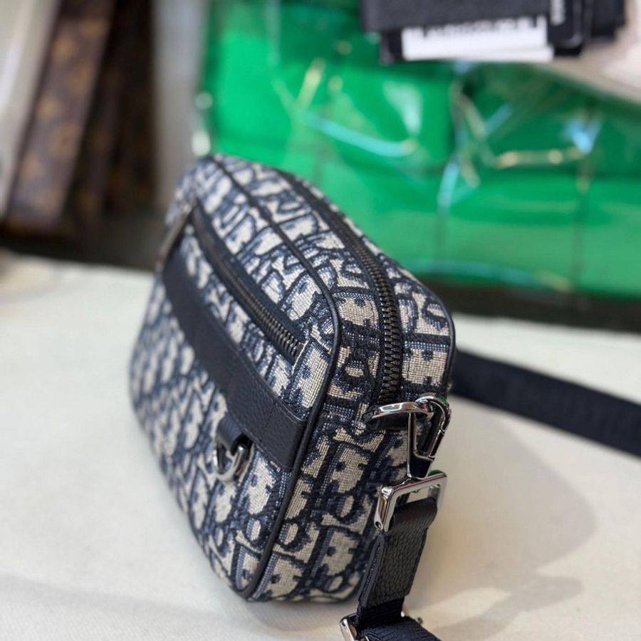 🤎CHRISTIAN DIOR 新款 深藍 LOGO 側背包 斜背包 相機包 迷你 郵差包 近全新有防塵套 專櫃買56000 割愛49800極可愛🤎-6