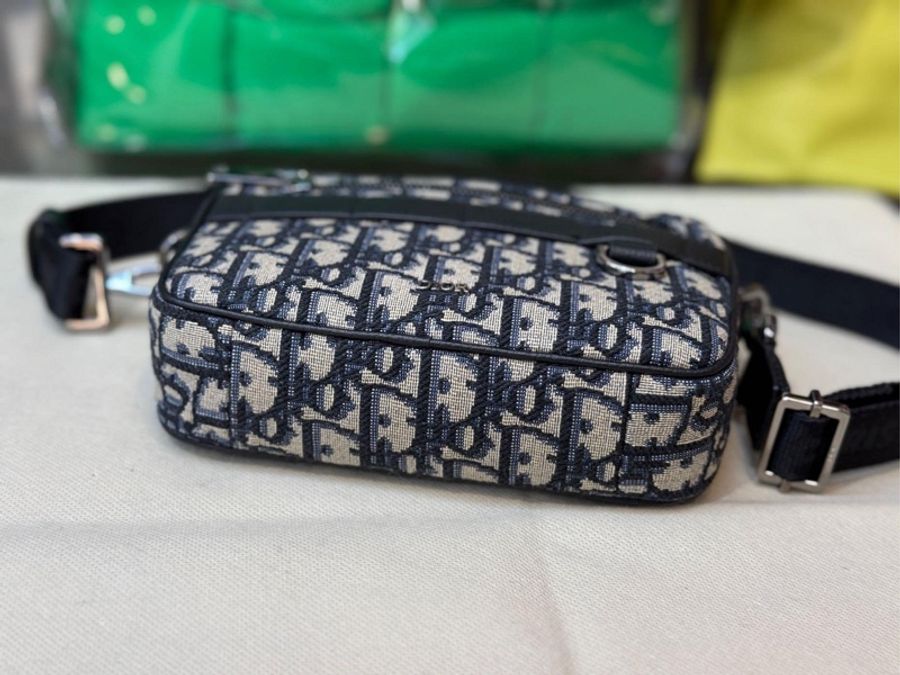 🤎CHRISTIAN DIOR 新款 深藍 LOGO 側背包 斜背包 相機包 迷你 郵差包 近全新有防塵套 專櫃買56000 割愛49800極可愛🤎-7