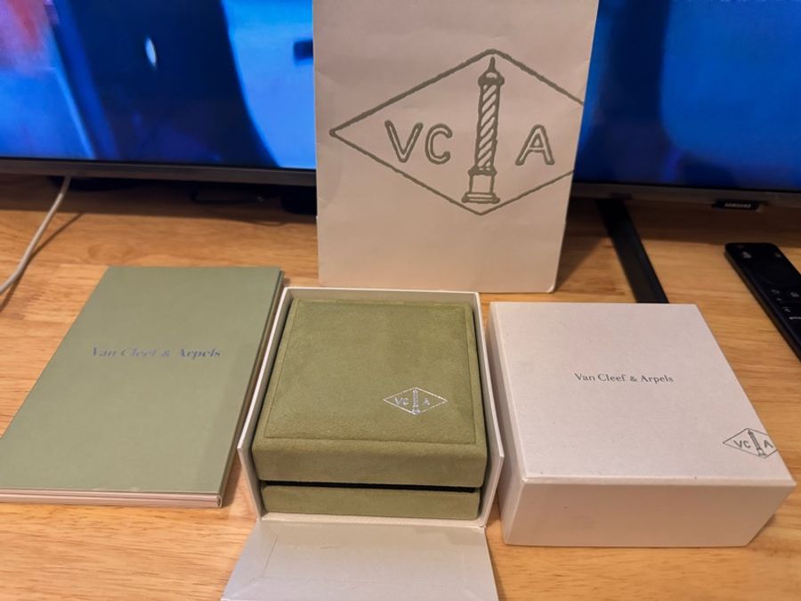 (接近全新) VCA Van Cleef & Arpels Alhambra pendant 白貝母小花項鍊-3