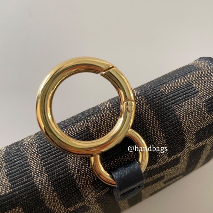 🔹全新品🔹 FENDI Nano Baguette 迷你 法棍 鑰匙圈 小廢包 可拆 金鍊 老花 7AR844-4