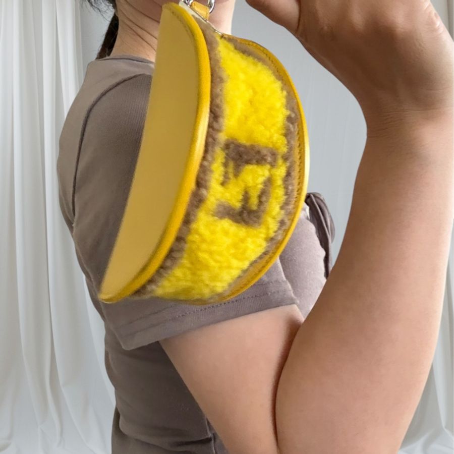 FENDI芬迪黃色香蕉妮妃雅鑰匙圈吊飾零錢包/小小兵/小包-8