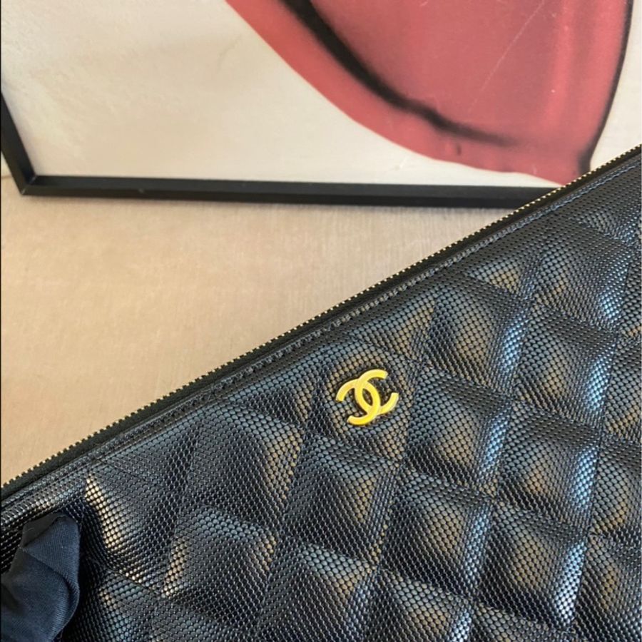 CHANEL 黑金手拿包 金屬質感 小牛皮-4