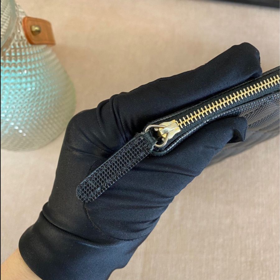 CHANEL 黑金手拿包 金屬質感 小牛皮-6