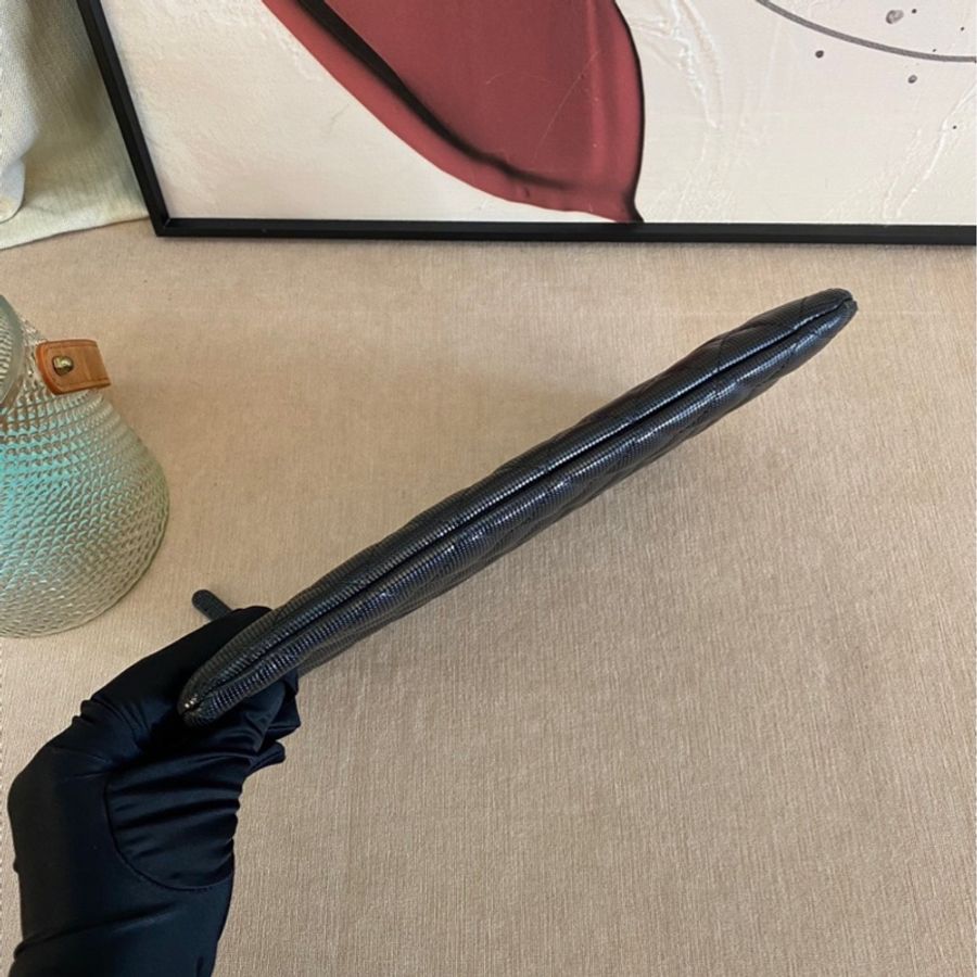 CHANEL 黑金手拿包 金屬質感 小牛皮-7