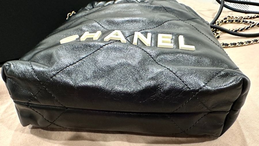 「附台灣專櫃購證」Chanel香奈兒  mini22  側背 斜背包 迷你22 (可愛年輕的白字）超低價！-2