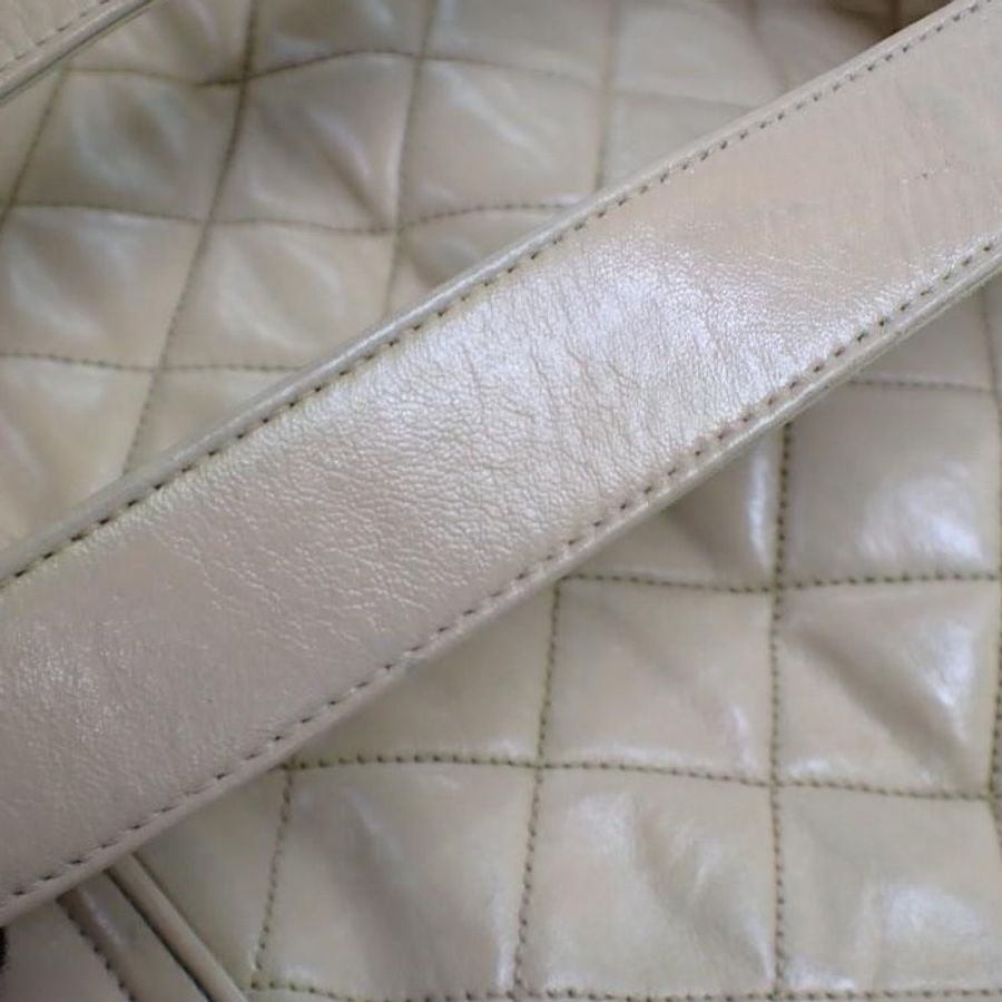 Chanel Vintage Matelassé 奶茶色羊皮金球後背包 Duma-16
