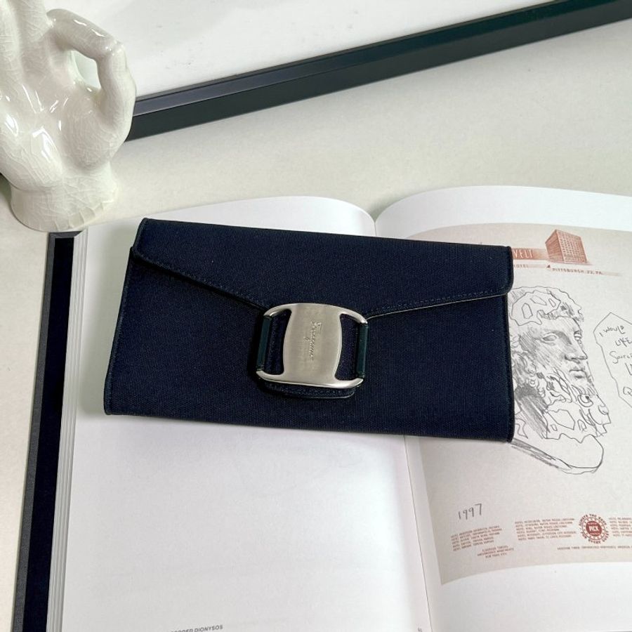 Ferragamo黑色卡片錢包長夾小手袋肩背側背孭袋 原裝盒 送肩帶-2