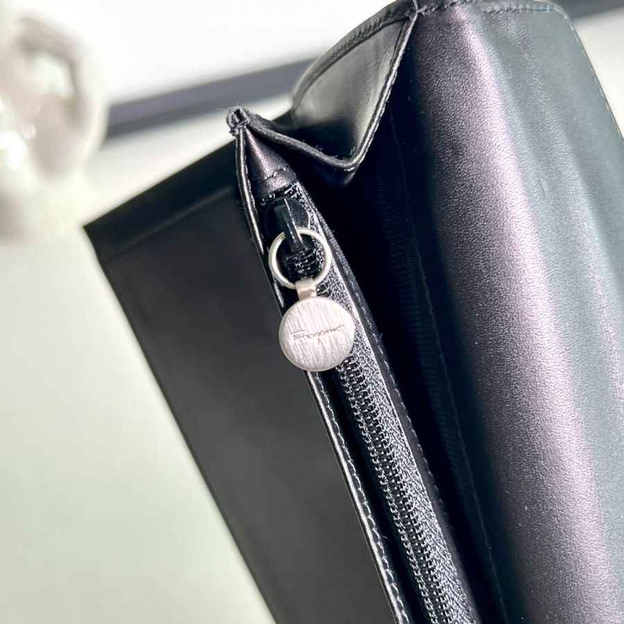 Ferragamo黑色卡片錢包長夾小手袋肩背側背孭袋 原裝盒 送肩帶-4