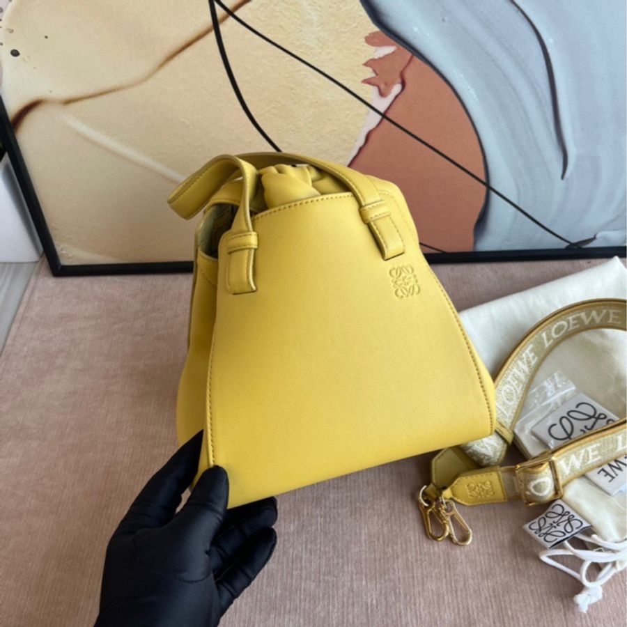 LOEWE 小兔造型吊床包 寬肩帶可手提單肩斜挎包-1