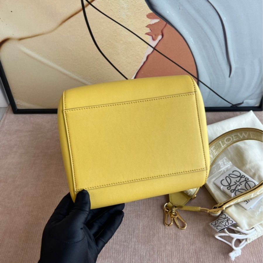 LOEWE 小兔造型吊床包 寬肩帶可手提單肩斜挎包-5
