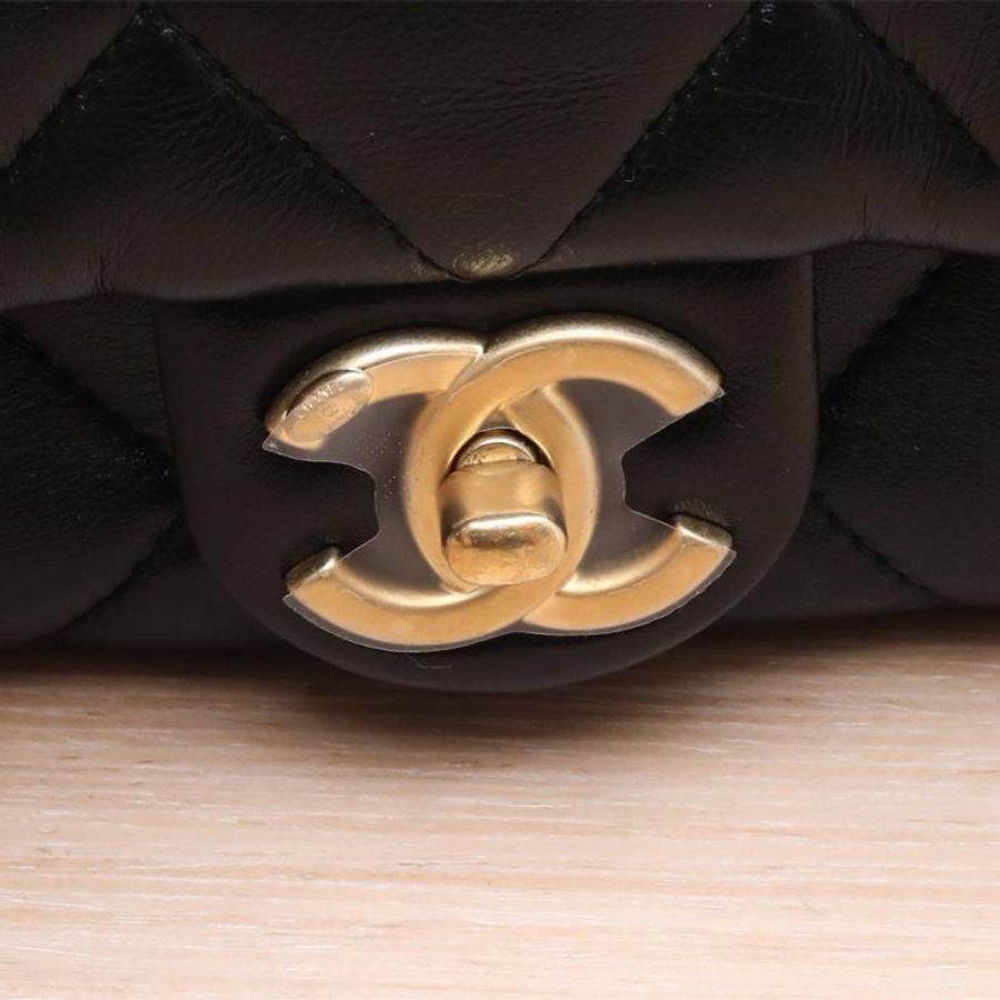 CHANEL(香奈兒) 22P 粗鏈條單肩包 MINI 17 黑色  晶片開 金扣-5