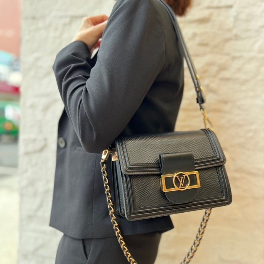LV 黑EPI MINI Dauphine 金釦肩斜背包-1