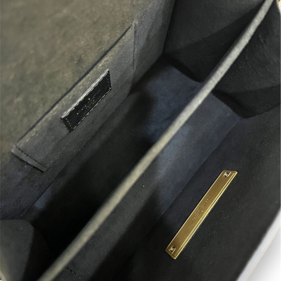 LV 黑EPI MINI Dauphine 金釦肩斜背包-10