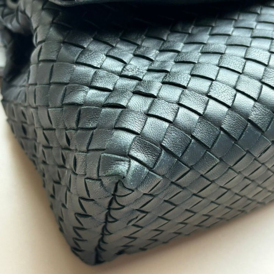 ::Bottega Veneta:: BV 黑色掀蓋側背包 斜背包-5