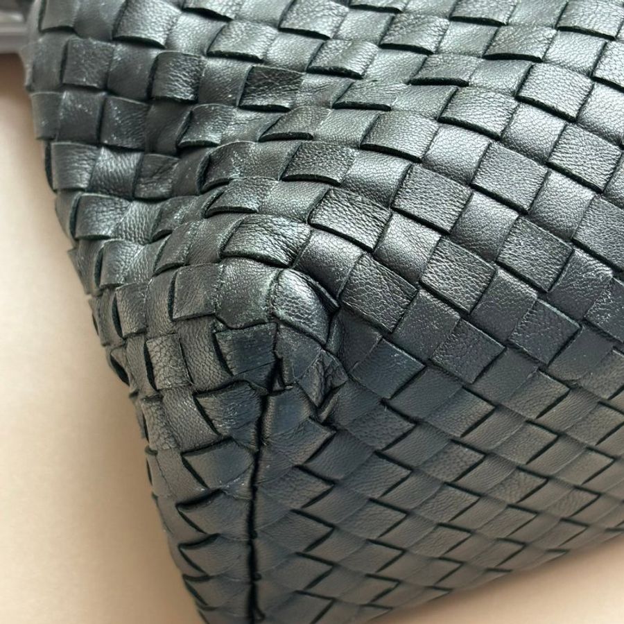 ::Bottega Veneta:: BV 黑色掀蓋側背包 斜背包-10