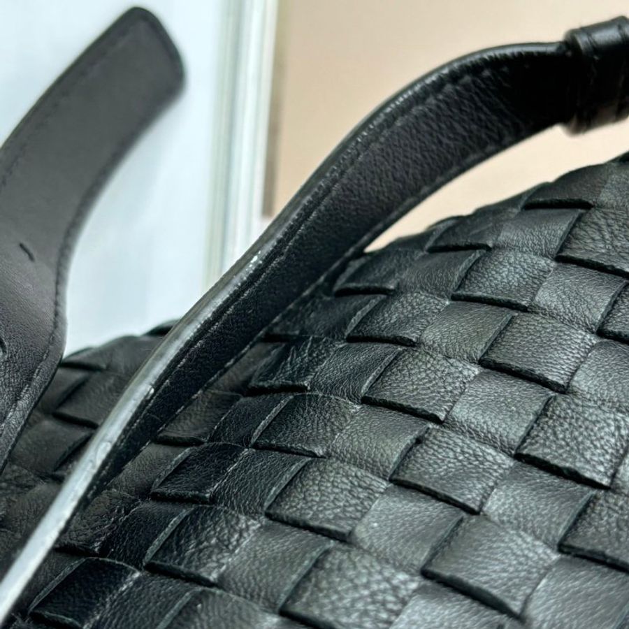 ::Bottega Veneta:: BV 黑色掀蓋側背包 斜背包-11