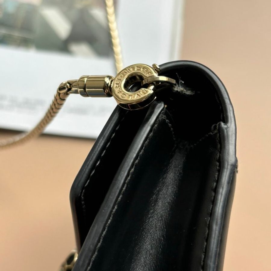 ::BVLGARI::寶格麗 Serpenti Forever 黑色內裡綠色蛇頭包 WOC-7