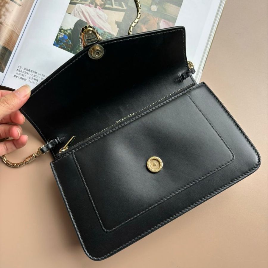 ::BVLGARI::寶格麗 Serpenti Forever 黑色內裡綠色蛇頭包 WOC-10