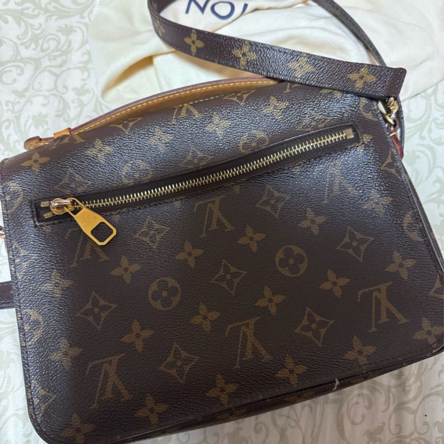 Louis Vuitton 路易威登 M44875 Pochette Metis 老花 帆布印花型扣鎖手提斜背包-7