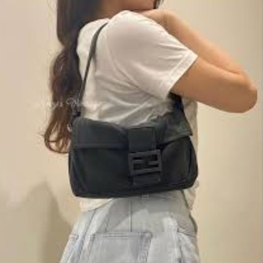 🔥10/9-10/30週年慶🔥【最後倒數】㊣✨ FENDI✨芬迪 灰黑色 牛仔 帆布 掀蓋式 釘釦 法棍包 腋下包 肩背包/二手包/二手精品/保證正品🌳二手樹屋🌳-31