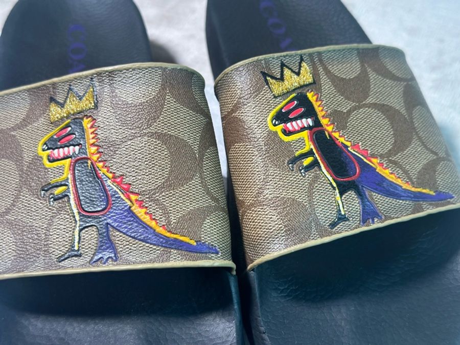 全新 COACH 藝術家BASQUIAT聯名塗鴉拖鞋 8號-18
