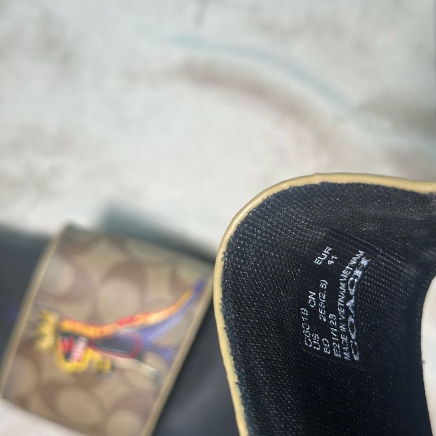 全新 COACH 藝術家BASQUIAT聯名塗鴉拖鞋 8號-23