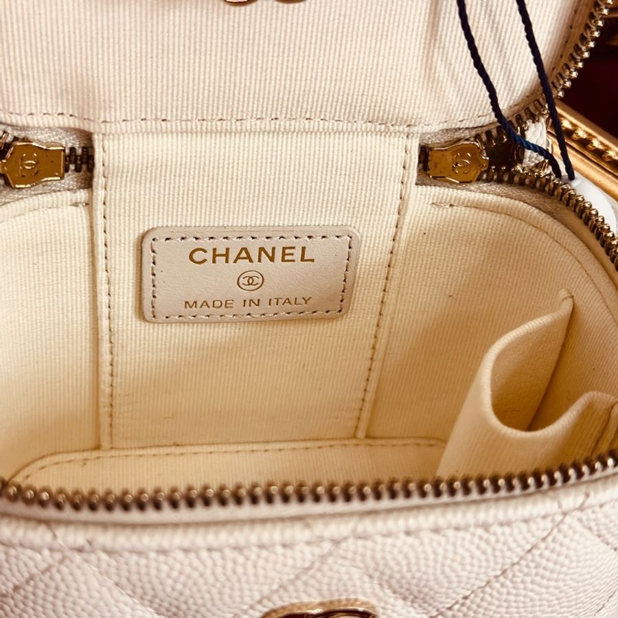 CHANEL(香奈兒) 經典款 方盒子化妝包 無鏡子 11cm 白色 31開 金扣 單皮穿鏈肩帶-3