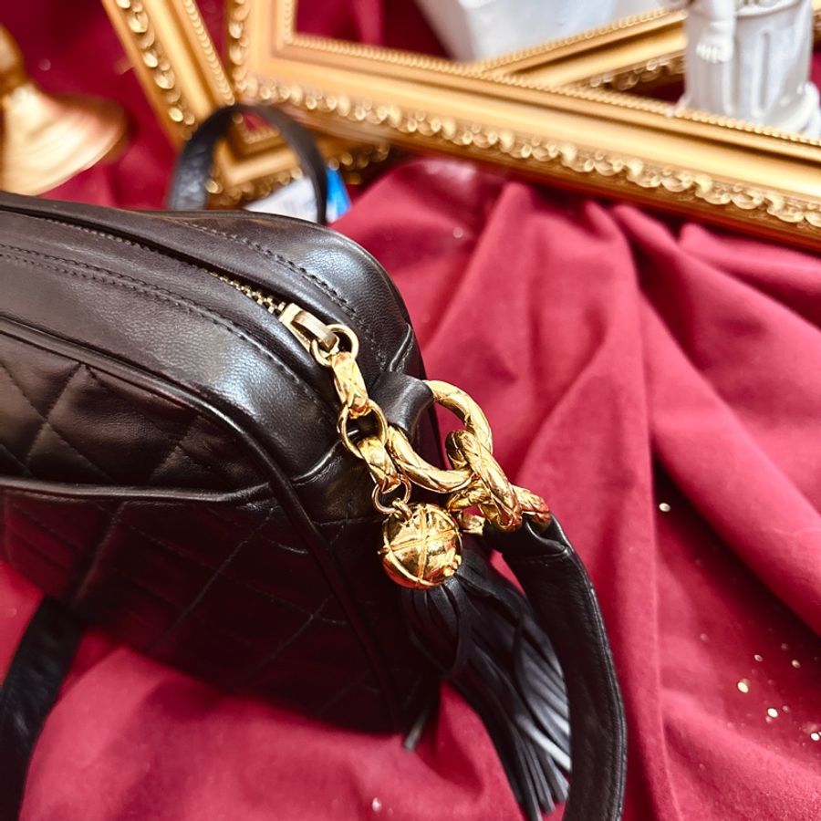 CHANEL(香奈兒) 中古 黑金羊流蘇相機包 黑色 2開-1