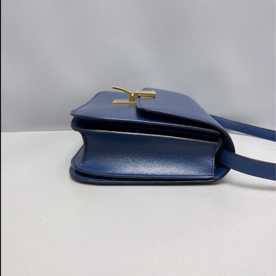 Celine Classic Box中號藍色全皮豆腐包-5
