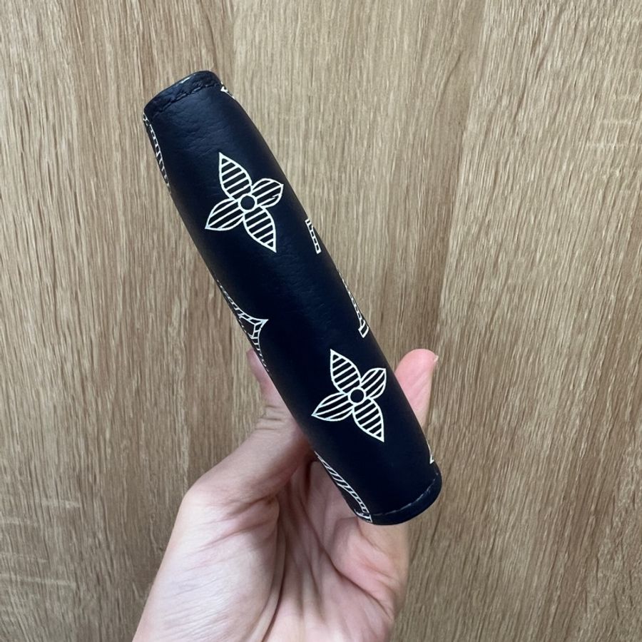 LV 海軍藍牛皮對開短夾M83379-3