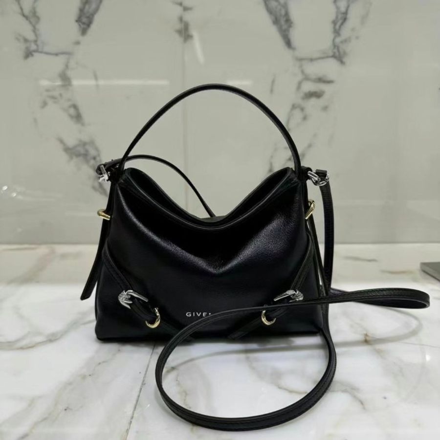 Givenchy Nano Voyou 小款黑色摔紋牛皮斜背包《當季專櫃正售★全新商品 》-5