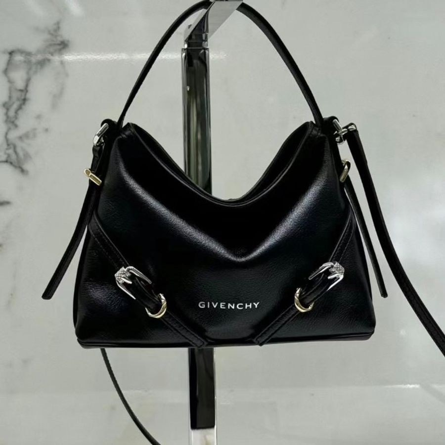 Givenchy Nano Voyou 小款黑色摔紋牛皮斜背包《當季專櫃正售★全新商品 》-6