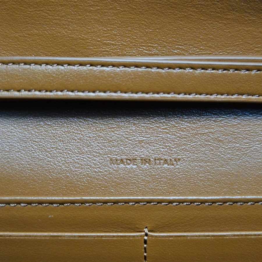 Celine - Wallet On Chain Margo-11