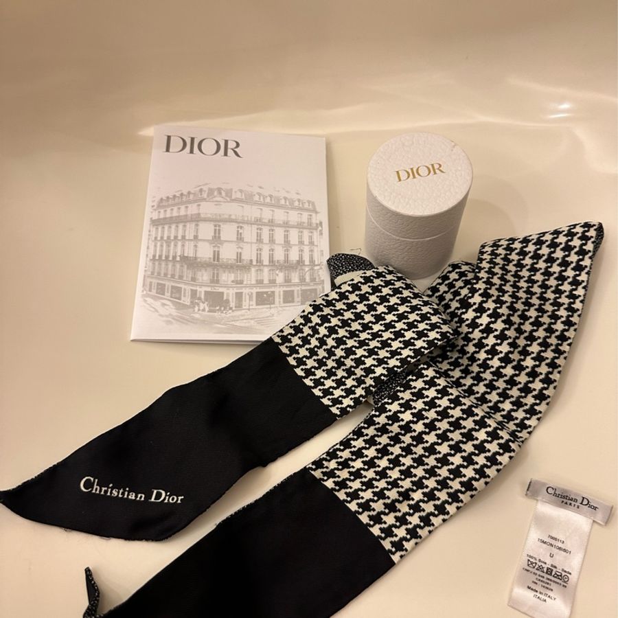 Dior 千鳥格紋絲巾-1